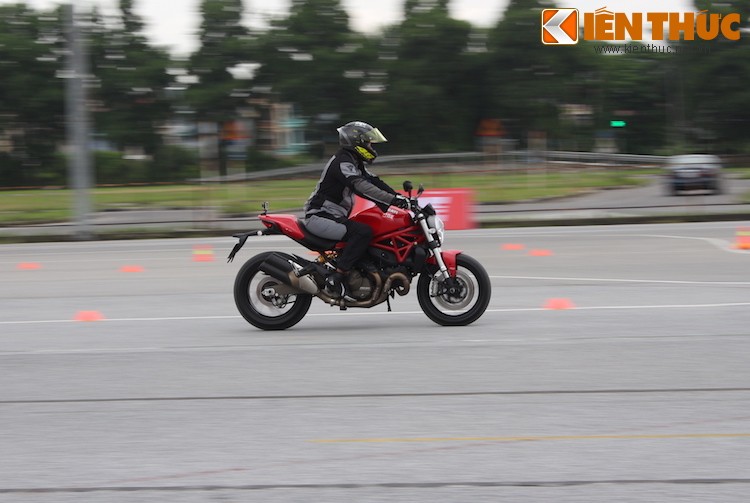 Luyen tap ky nang gi tai Ducati Riding Experience 2015?-Hinh-11