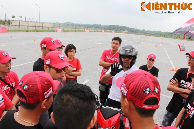 Luyen tap ky nang gi tai Ducati Riding Experience 2015?-Hinh-13