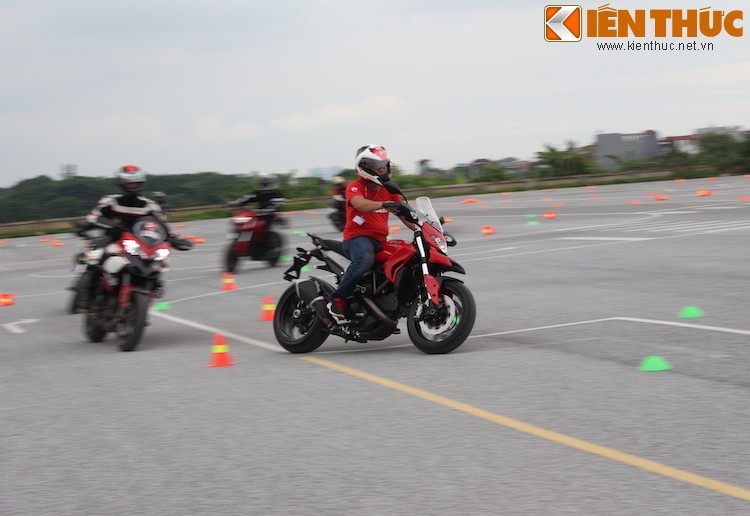 Luyen tap ky nang gi tai Ducati Riding Experience 2015?-Hinh-17