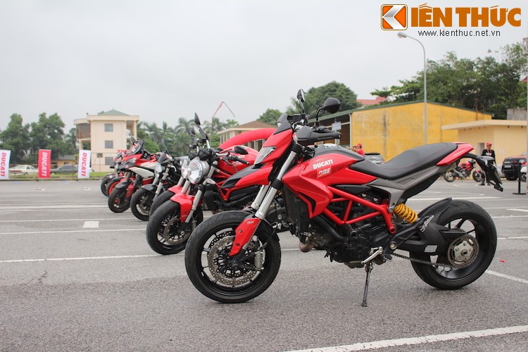 Luyen tap ky nang gi tai Ducati Riding Experience 2015?-Hinh-5