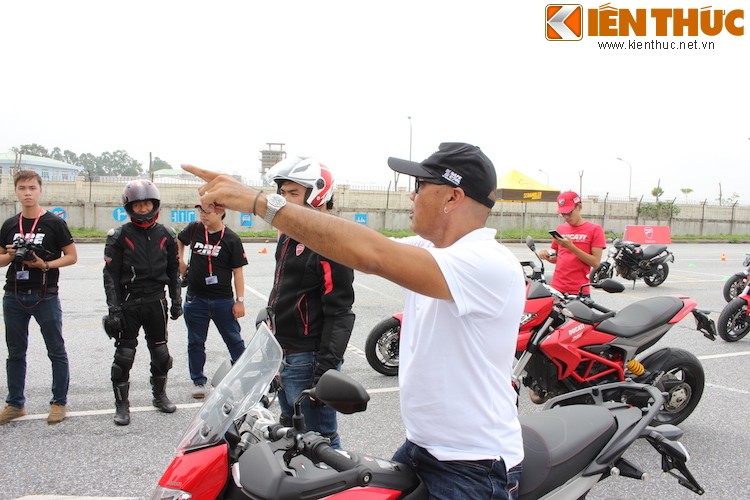 Luyen tap ky nang gi tai Ducati Riding Experience 2015?-Hinh-9