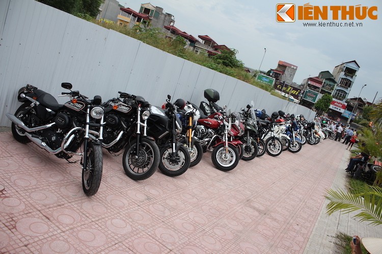 Dan moto “khung” du le khai truong Harley-Davidson Ha Noi-Hinh-2