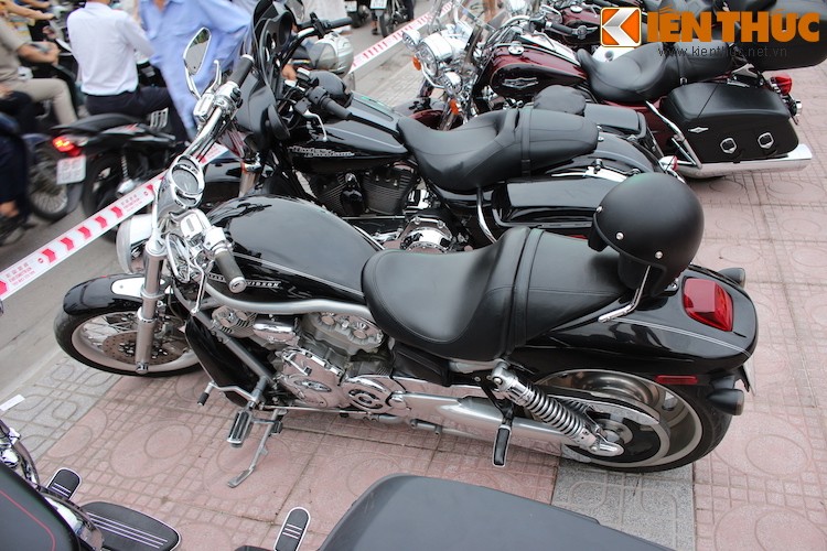 Dan moto “khung” du le khai truong Harley-Davidson Ha Noi-Hinh-5