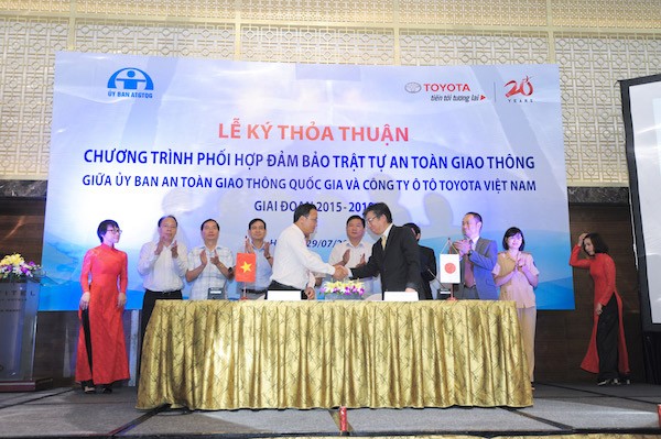 Toyota Viet Nam chung tay hop tac dam bao trat tu ATGT-Hinh-2