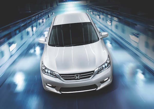 Honda Viet Nam nang cap manh cho Accord phien ban 2015