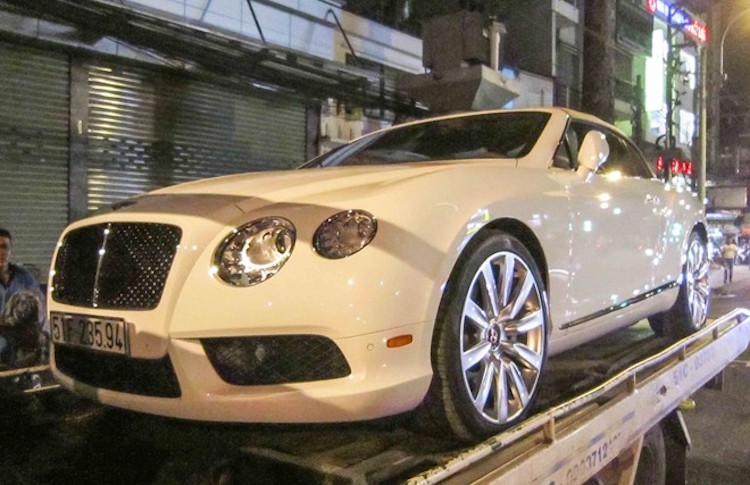 Bentley GTC V8 chinh hang tai VN ra bien trang gia 12 ty