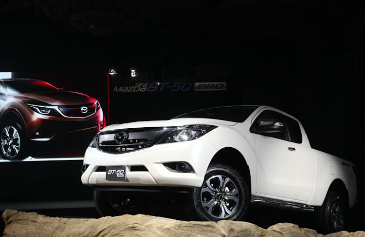 Soi Mazda BT-50 Pro vua ra mat gia tu 347,9 trieu