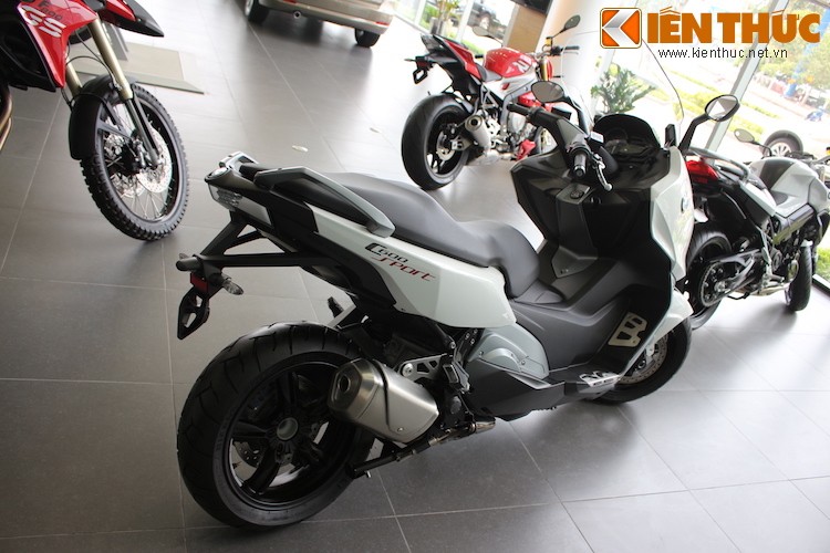 Soi sieu xe tay ga the thao BMW C600 Sport tai Ha Noi-Hinh-3