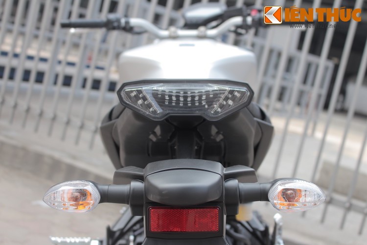 Soi nakedbike “hang doc” Yamaha MT-09 moi ve Ha Noi-Hinh-12