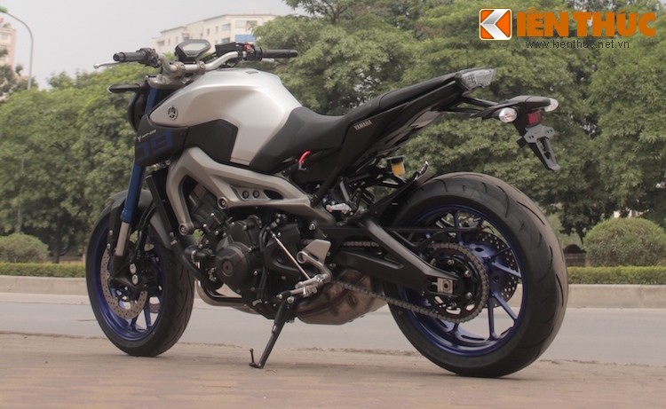 Soi nakedbike “hang doc” Yamaha MT-09 moi ve Ha Noi-Hinh-2