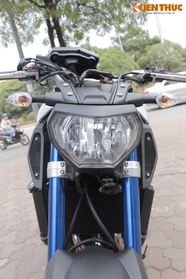 Soi nakedbike “hang doc” Yamaha MT-09 moi ve Ha Noi-Hinh-4