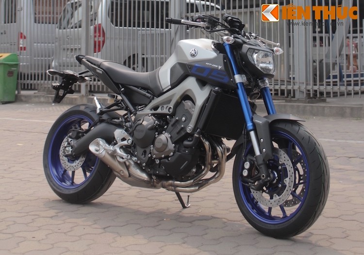 Soi nakedbike “hang doc” Yamaha MT-09 moi ve Ha Noi