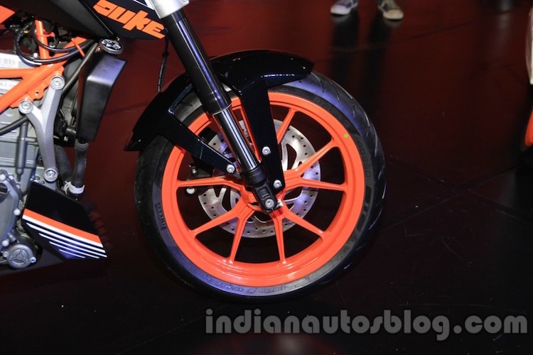 Soi chi tiet KTM Duke va RC 250 vua ra mat tai Indonesia-Hinh-9