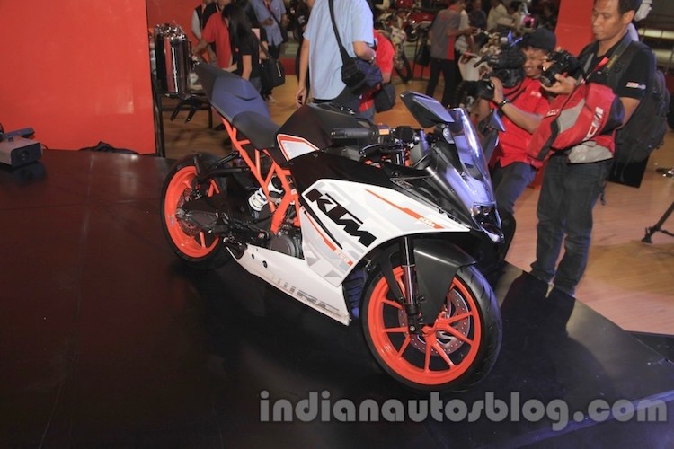 Soi chi tiet KTM Duke va RC 250 vua ra mat tai Indonesia