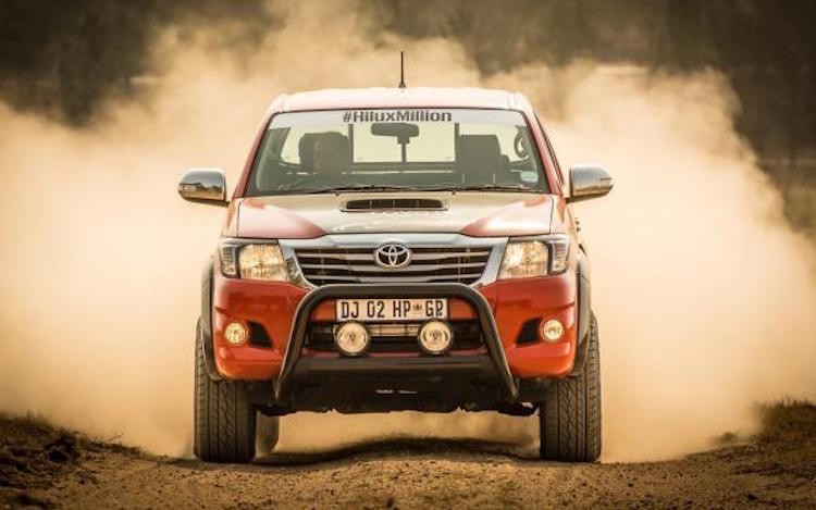 Xe ban tai “soi doi lot cuu” Toyota Hilux Racing Experience