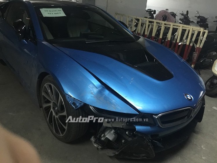 BMW i8 hang doc Viet Nam vua lan banh da 