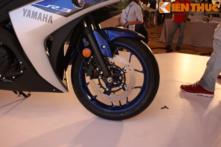 “Zoom chi tiet” sportbike Yamaha YZF-R3 vua ra mat tai VN-Hinh-4