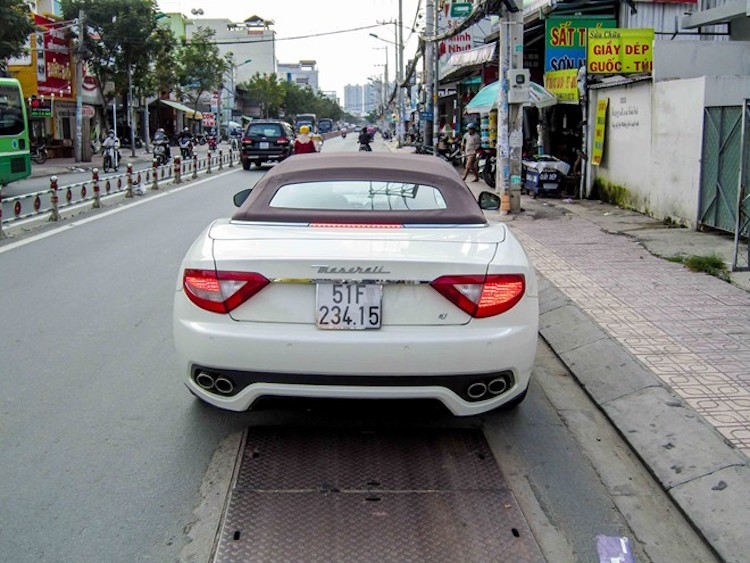 Sieu xe tien ty Maserati Gran Cabrio lan banh tai Sai Gon-Hinh-3