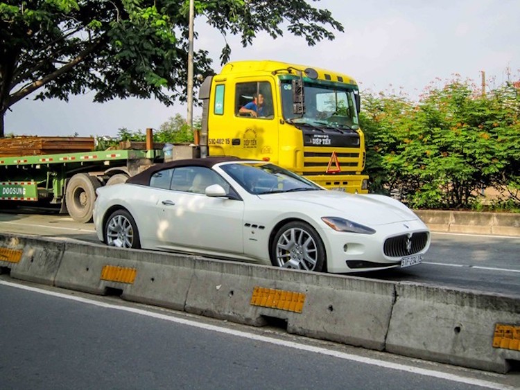 Sieu xe tien ty Maserati Gran Cabrio lan banh tai Sai Gon-Hinh-4