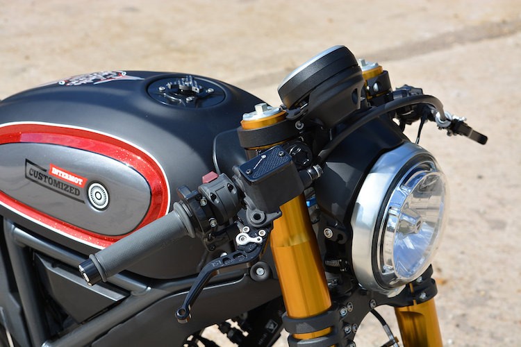 Ngam Ducati Scrambler phong cach cafe racer 