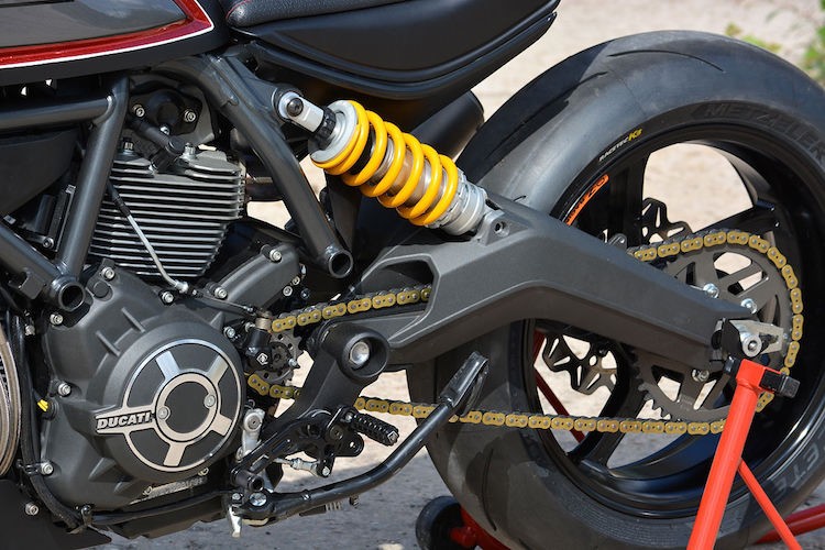 Ngam Ducati Scrambler phong cach cafe racer 