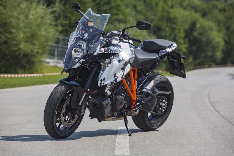 Moto duong truong “sieu manh” KTM 1290 Super Duke GT-Hinh-8