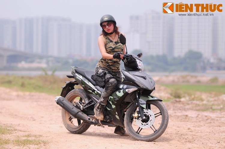 Nu biker Viet “cuc phui” ben Honda 67 va Yamaha Exciter-Hinh-8