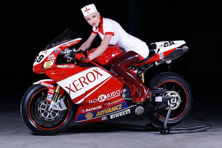 Sieu mau cosplay ben dan xe no Ducati cuc “khung“-Hinh-6