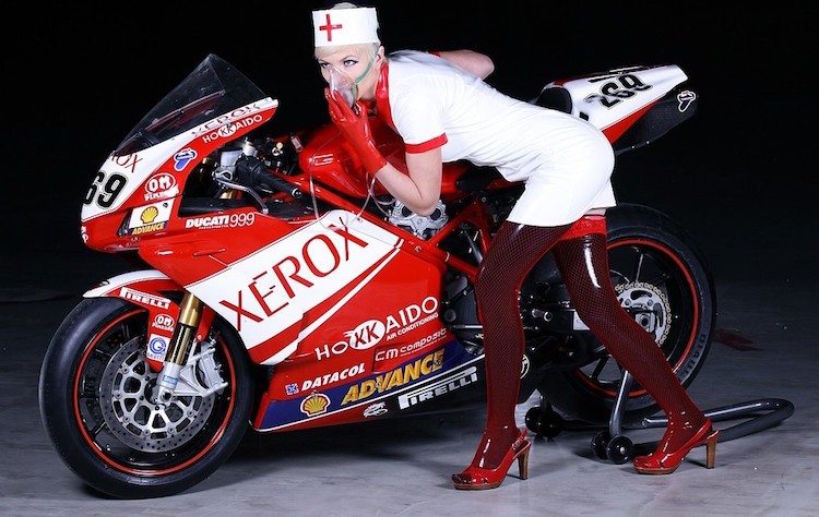 Sieu mau cosplay ben dan xe no Ducati cuc “khung“-Hinh-7