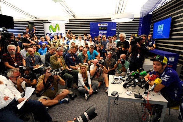 Jorge Lorenzo la nha vo dich moi tai MotoGP 2015-Hinh-5