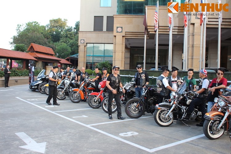 Dan xe khung Harley-Davidson tu hop “xep lop” tai Ha Noi-Hinh-2