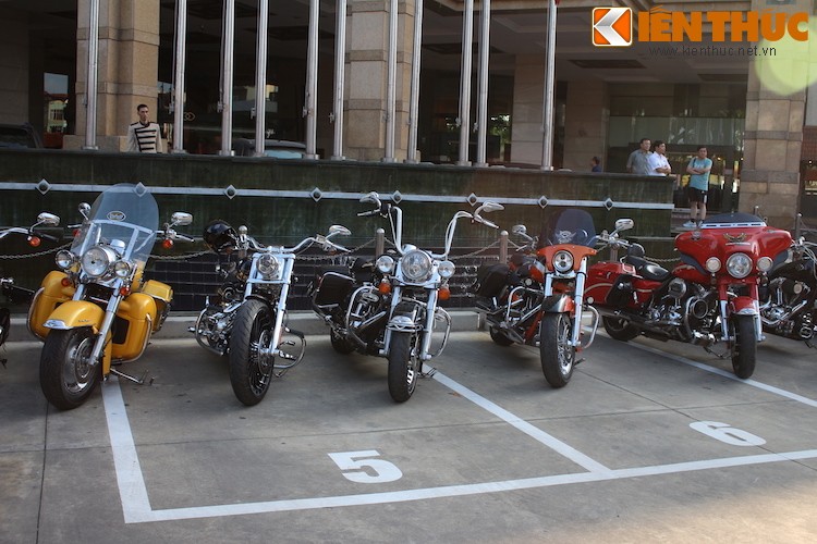 Dan xe khung Harley-Davidson tu hop “xep lop” tai Ha Noi-Hinh-4