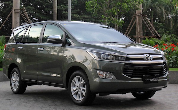 Vua ra mat, Toyota da “ruc rich” nang cap Innova 2016