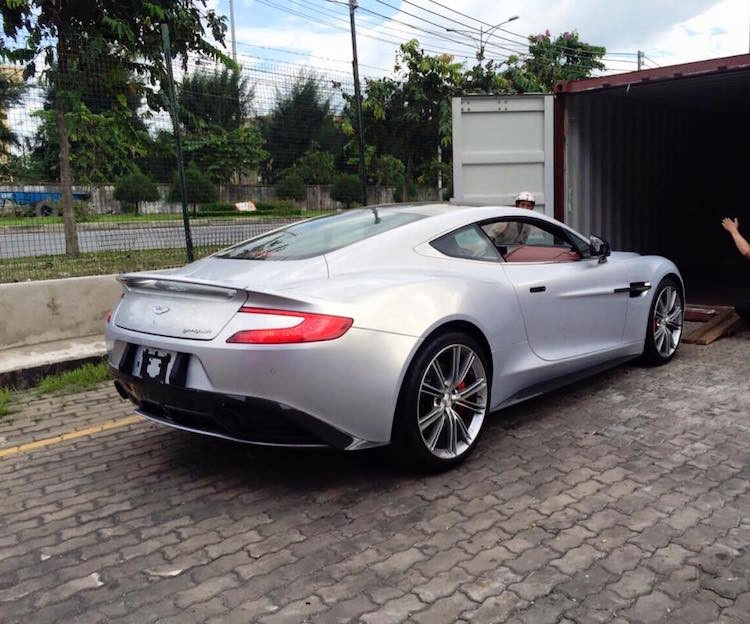 Chi tiet sieu xe Aston Martin Vanquish dau tien ve Viet Nam-Hinh-3