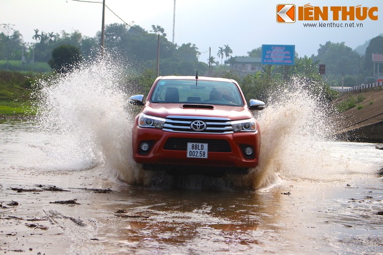 Lan dau trai nghiem ban tai Toyota Hilux 2016 tai Viet Nam-Hinh-12