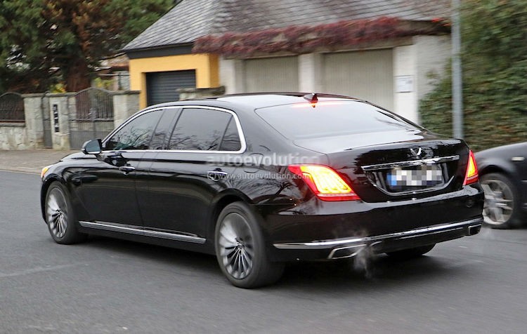 Xe sang Mercedes S600 Maybach sap co doi thu tu Genesis-Hinh-6