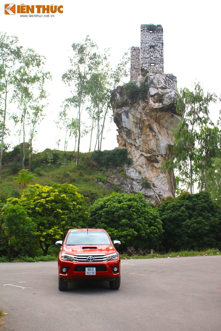 Toyota Hilux 3.0G AT san sang thach thuc moi doi thu-Hinh-10