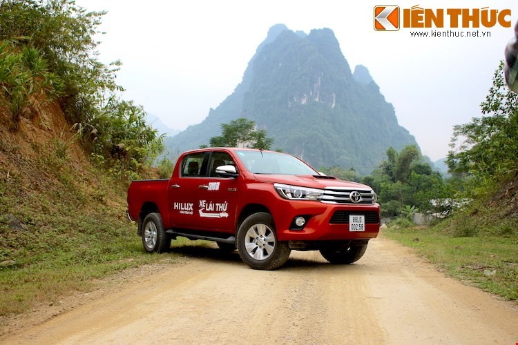 Toyota Hilux 3.0G AT san sang thach thuc moi doi thu-Hinh-8