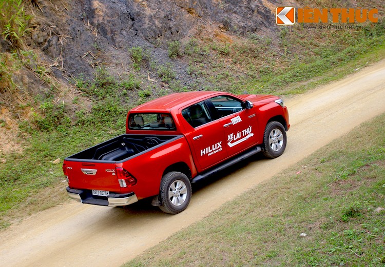 Toyota Hilux 3.0G AT san sang thach thuc moi doi thu-Hinh-9