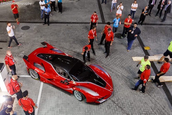 Ferrari FXX K “do sung” voi McLaren P1 GTR tren duong dua