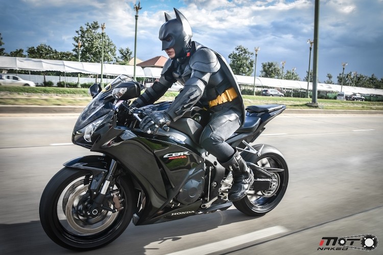 Sieu anh hung Batman chay moto CBR1000RR di tu thien-Hinh-2