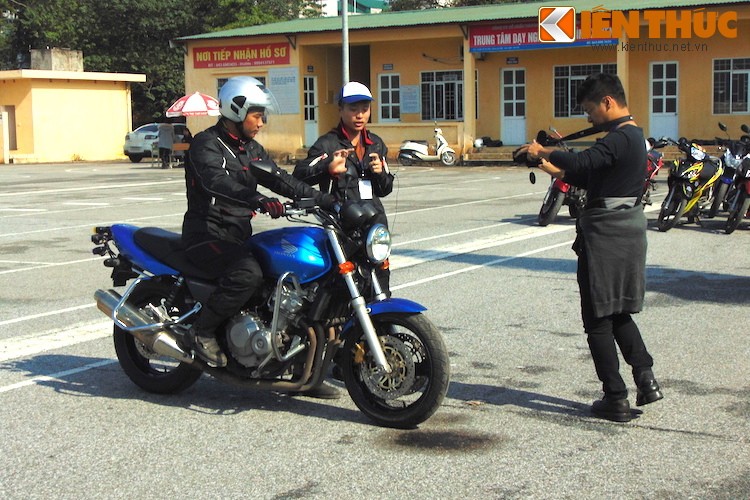 Xem biker luyen ky nang tren 