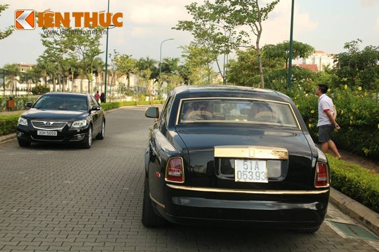 Dan sieu xe Rolls-Royce ma vang bien 