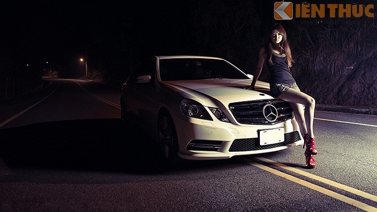 Ngam xe sang Mercedes E250 AMG dam chat duong pho-Hinh-9