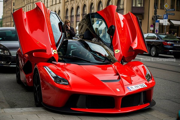 LaFerrari thu 500 tro thanh chiec xe dat nhat the ky 21