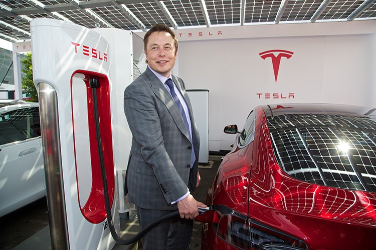 Ngam nha may sieu oto dien Tesla cua Elon Musk-Hinh-2