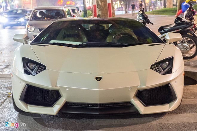 Sieu xe Aventador mui tran gia 26 ty ra bien o Ha Noi-Hinh-3