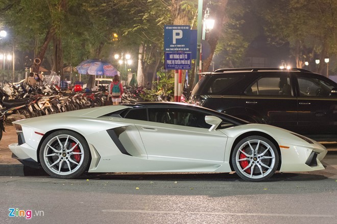 Sieu xe Aventador mui tran gia 26 ty ra bien o Ha Noi-Hinh-4