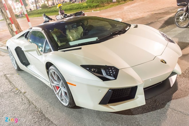 Sieu xe Aventador mui tran gia 26 ty ra bien o Ha Noi