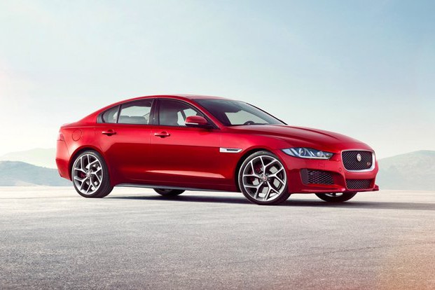 Trieu hoi Jaguar XE 2016 vi loi lam mat nhien lieu